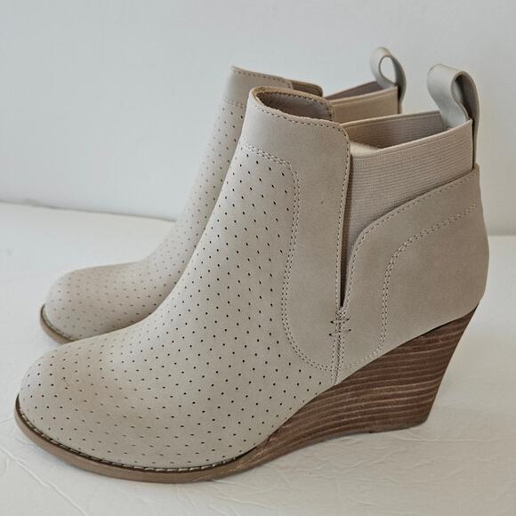 DV by Dolce Vita Gerdy Bootie Beige Ankle Wedge Heel Womens 6.5 Boho Chic Casual - Picture 4 of 9